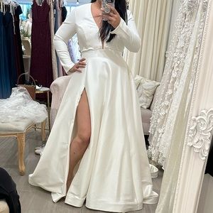 “Gainesville” by Justin Alexander wedding dress.